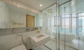 Rainfall showerhead, hair dryer, bidet, heated floors - BOOKING THE BAY (Busan)