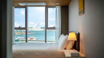 Junior Suite | 1 bedroom, soundproofing, free WiFi, bed sheets