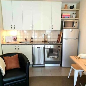 Refrigerador, microondas y horno 