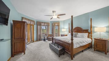 7 bedrooms, desk, iron/ironing board, travel crib