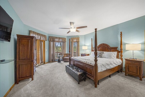 7 Schlafzimmer, Schreibtisch, Bügeleisen/Bügelbrett, Reisekinderbett