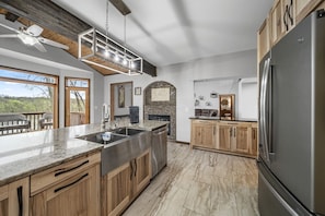 Refrigerador, microondas, horno y parrilla de estufa