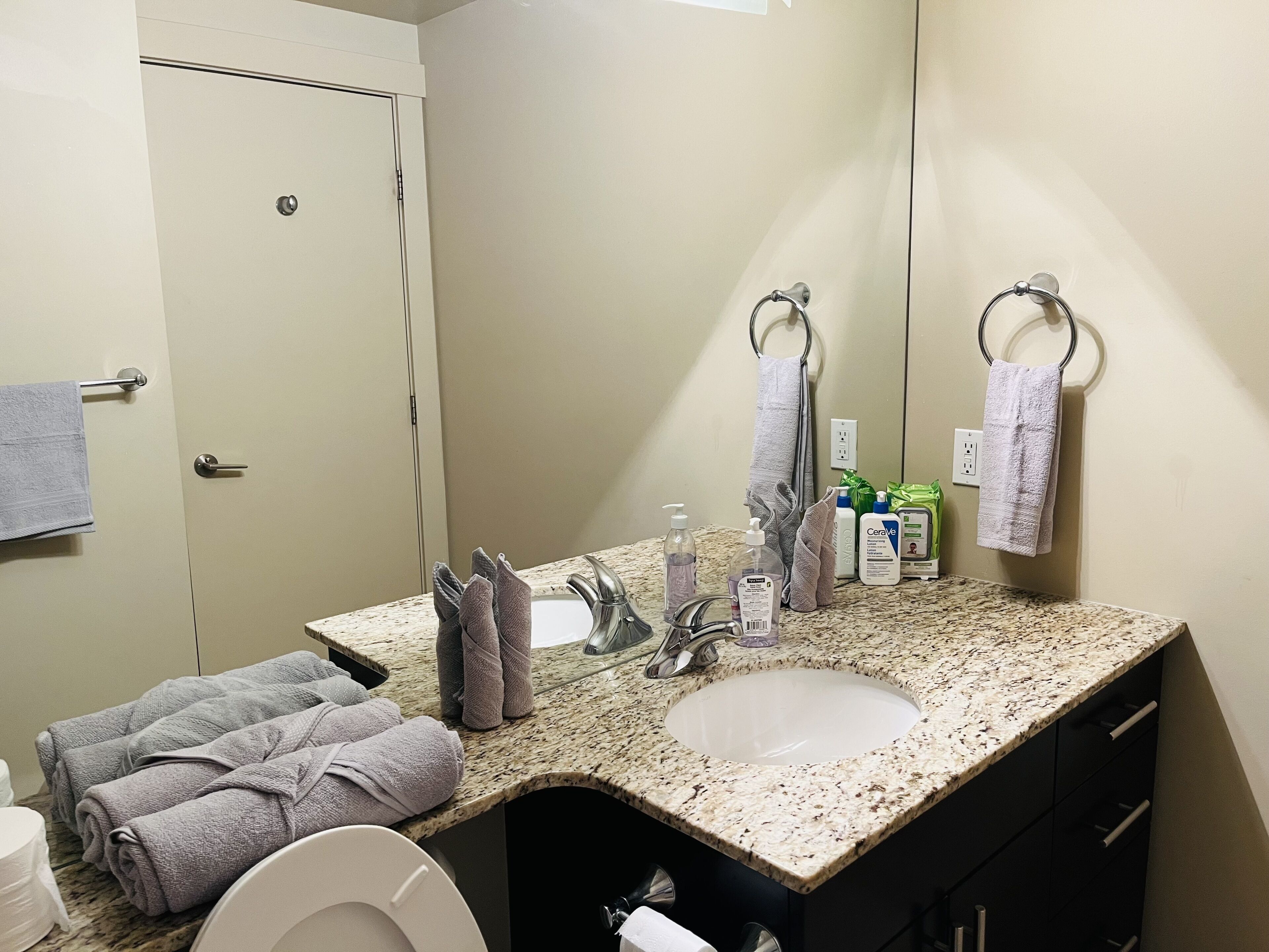 Full Train Station Apartment at Heritage Station (Near Stampede)