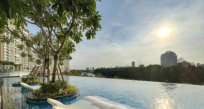 Midtown The Peak Apartment by VnHouse