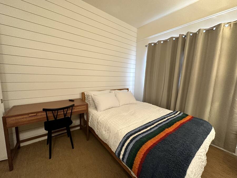 Basic Room, 1 Queen Bed, Shared Bathroom