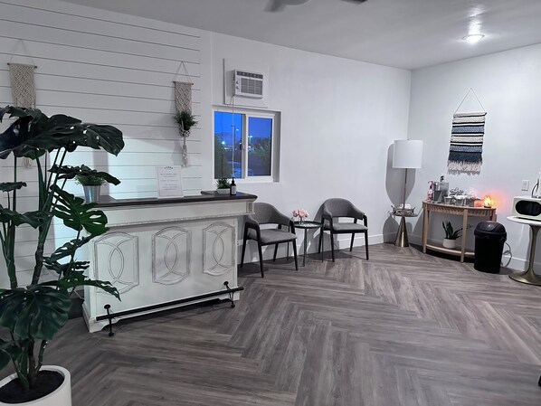 Reception - Sierra Motor Lodge (Mojave)