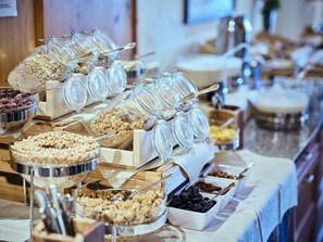 Frukostbuffé varje dag (EUR 20 per person)