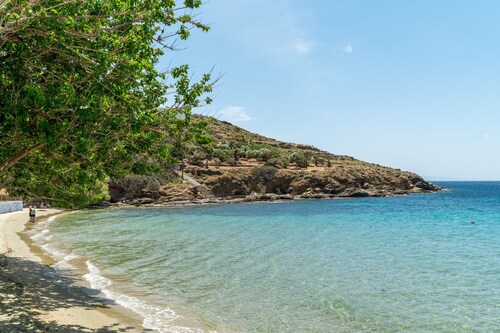 Holiday Home 'Seaview Mastrozanne Studio 5 Andros' with Sea View, Wi-Fi and Air Conditioning