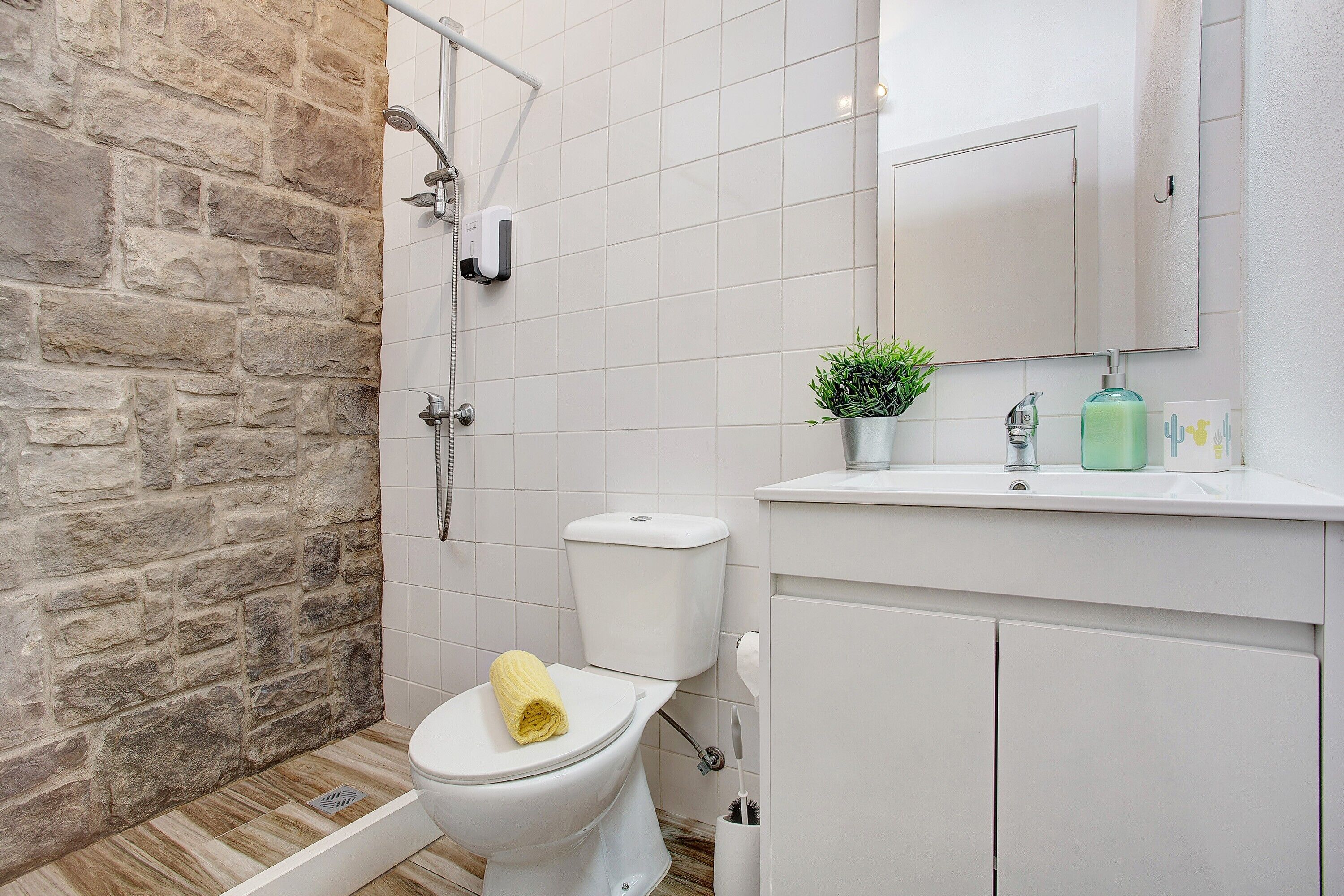 Doccia, set di cortesia gratuito, asciugacapelli, asciugamani