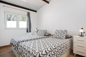 2 bedrooms, iron/ironing board, free WiFi, bed sheets - Holiday Home "Naranjos" with Private Garden & Wi-Fi (El Soto)