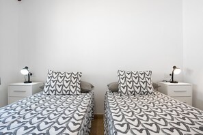 2 chambres, fer et planche à repasser, Wi-Fi gratuit, draps fournis