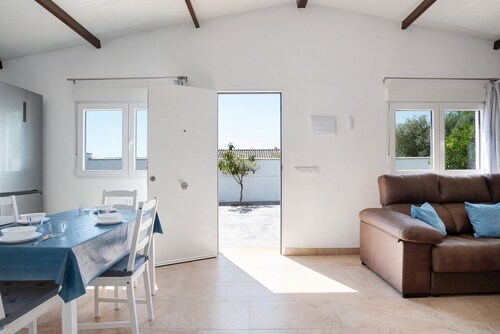 Holiday Home "Naranjos" with Private Garden & Wi-Fi