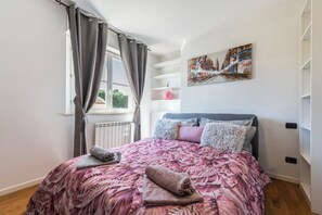 2 bedrooms, desk, iron/ironing board, free WiFi