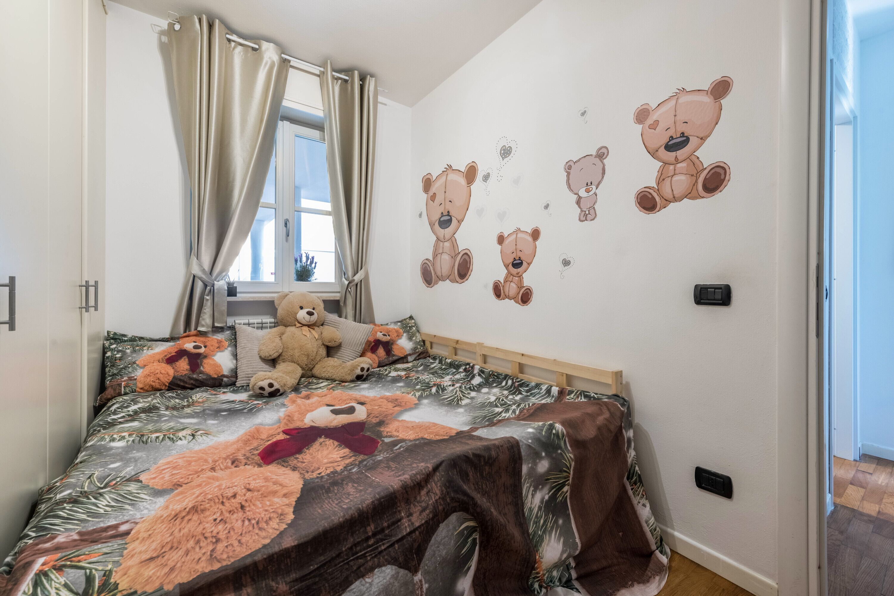 2 Schlafzimmer, Schreibtisch, Bügeleisen/Bügelbrett, kostenloses WLAN