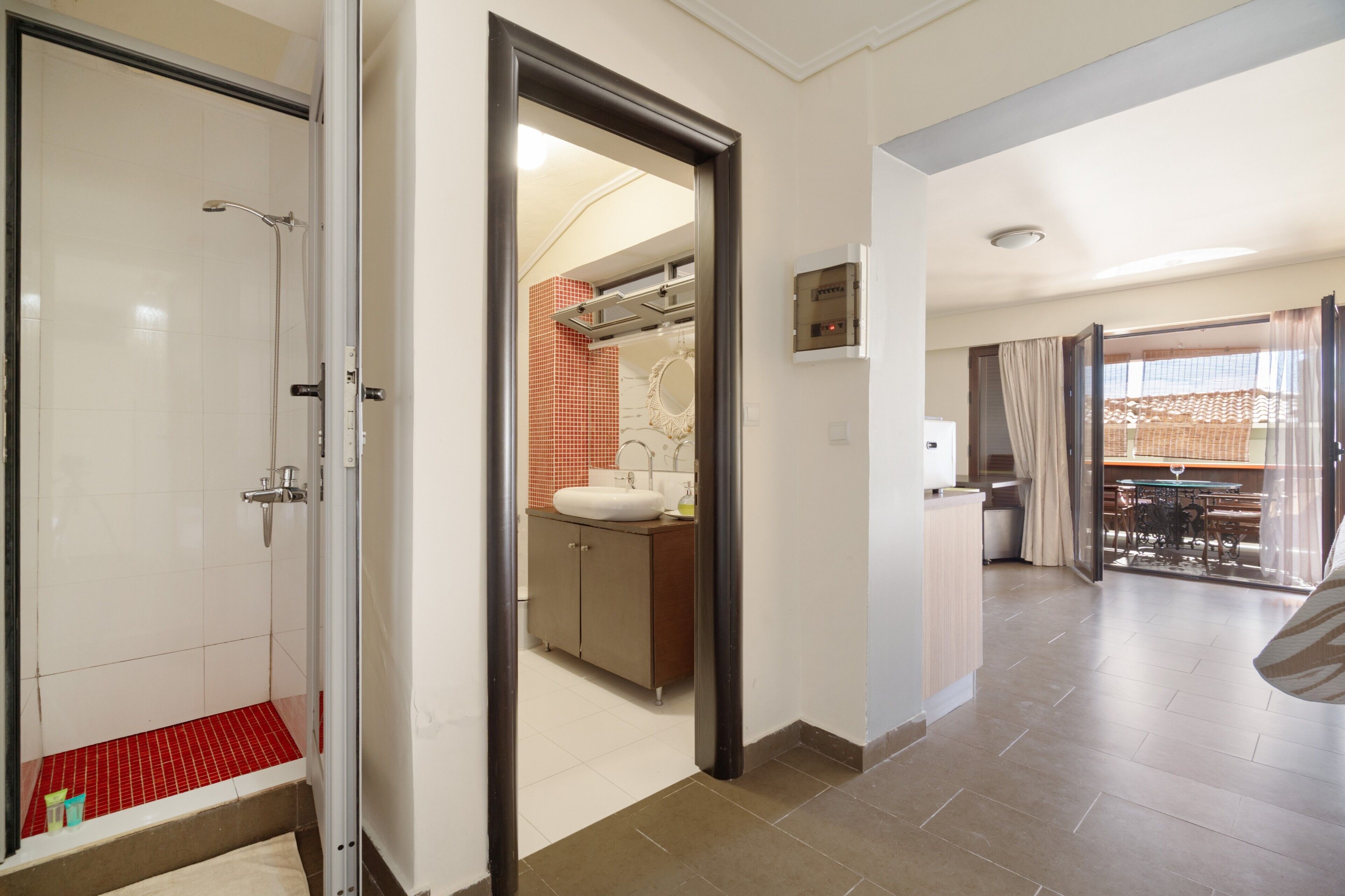 Shower, free toiletries, hair dryer, towels