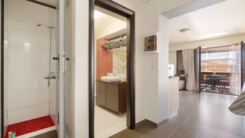 Shower, free toiletries, hair dryer, towels
