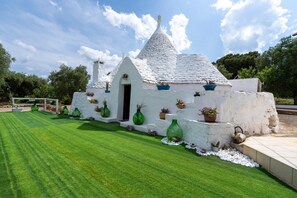 Property grounds - Villa "Trullo Libellula" with Private Garden, Private Mini Pool & Wi-Fi (Ceglie Messapica)