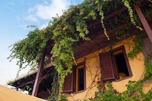 Exterior detail - Apartment 'Villa Rojo Tajo Villas' with Sea View, Wi-Fi and Air Conditioning (Lefkada)