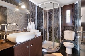 Dusche, Haartrockner, Handtücher
