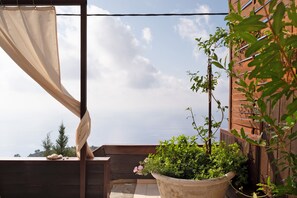 Property grounds - Apartment 'Villa Amarillo Tajo Villas' with Sea View, Wi-Fi and Air Conditioning (Lefkada)