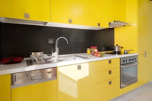 Fridge, oven, stovetop, dishwasher - Apartment 'Villa Amarillo Tajo Villas' with Sea View, Wi-Fi and Air Conditioning (Lefkada)