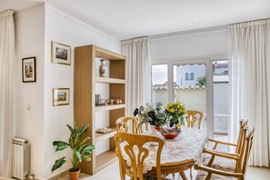 Dining - Villa "Empuries A2" with Private Pool & Wi-Fi (Empuriabrava)