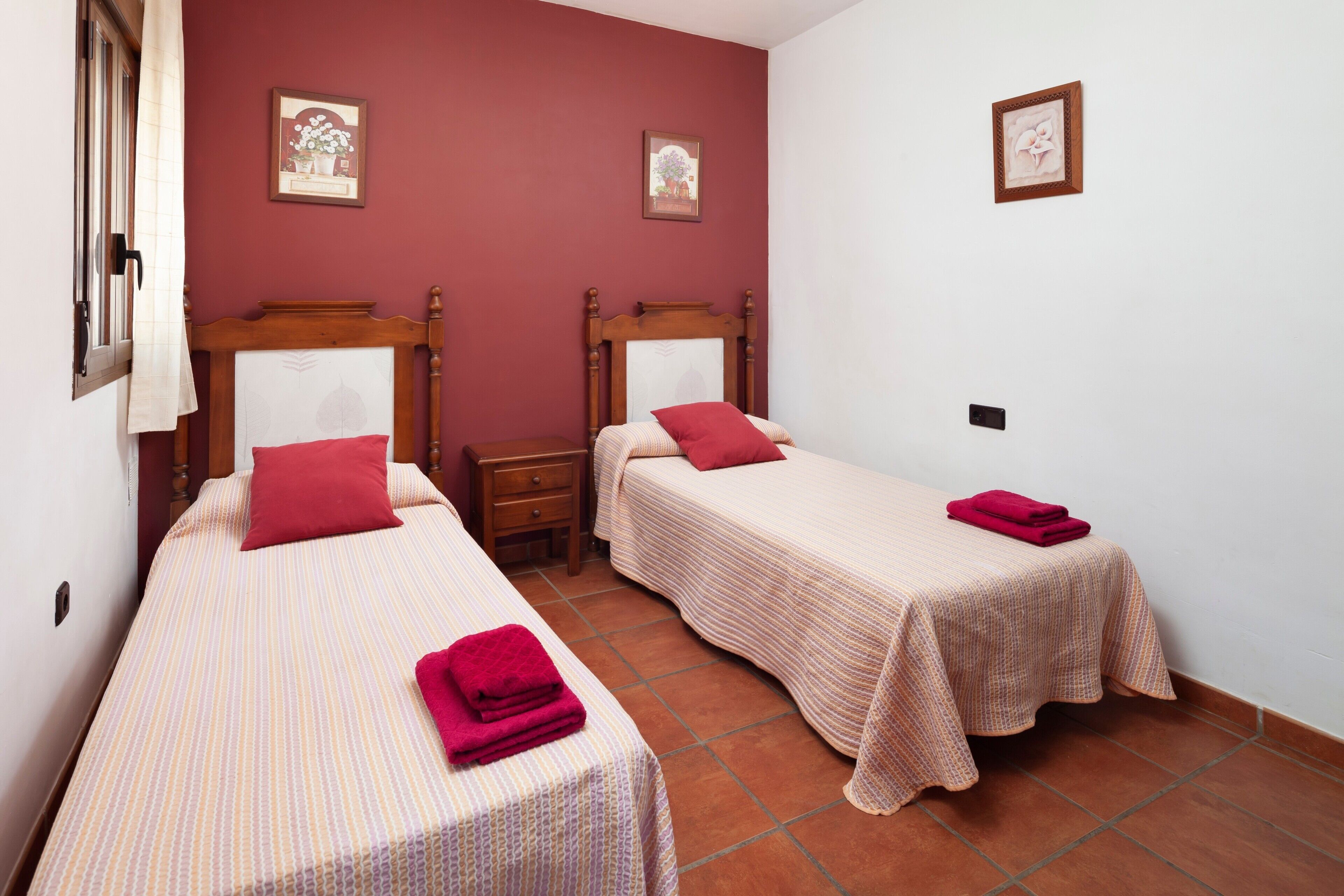 6 dormitorios, tabla de planchar con plancha, wifi gratis y ropa de cama