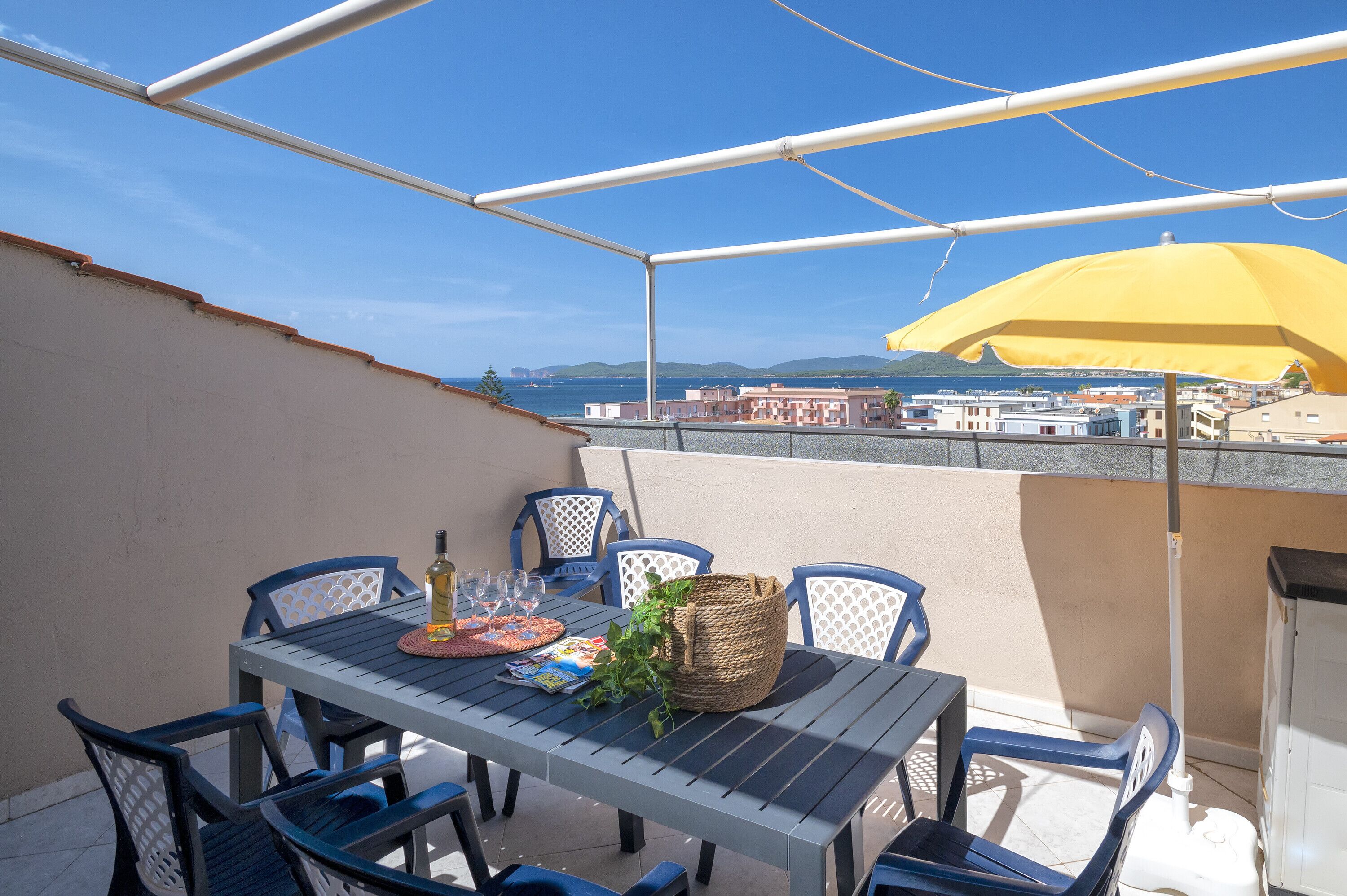 Apartment 'Paradise' with Sea View, Wi-Fi and Air Conditioning