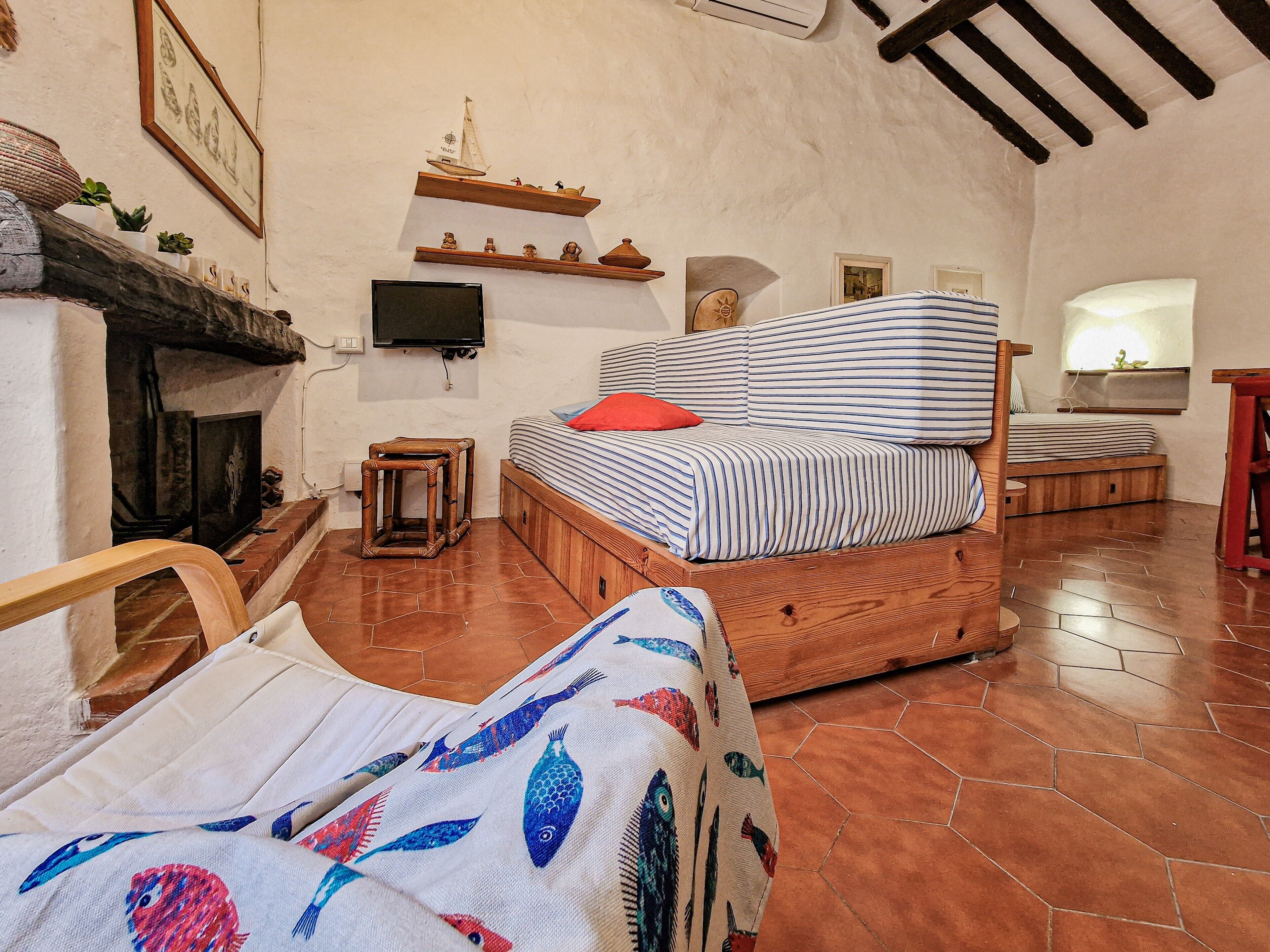 1 bedroom, bed sheets