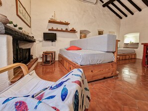 1 bedroom, bed sheets