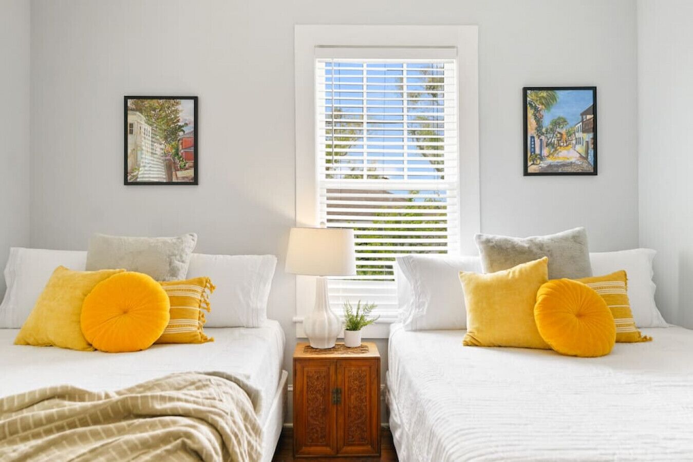 4 habitaciones, escritorio, tabla de planchar con plancha y wifi 