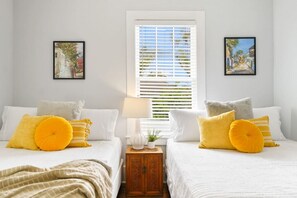 4 Schlafzimmer, Schreibtisch, Bügeleisen/Bügelbrett, WLAN