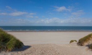Beach nearby - Holiday Home in Renesse near the Beach (Renesse)