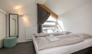 3 bedrooms, soundproofing, travel cot - Holiday Home in Renesse near the Beach (Renesse)
