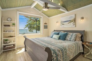 5 bedrooms, desk, iron/ironing board, free WiFi