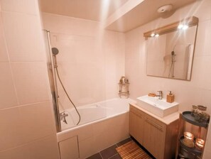 Hair dryer, towels, soap, toilet paper - Studio Très Cosy Tout Confort (Pantin)