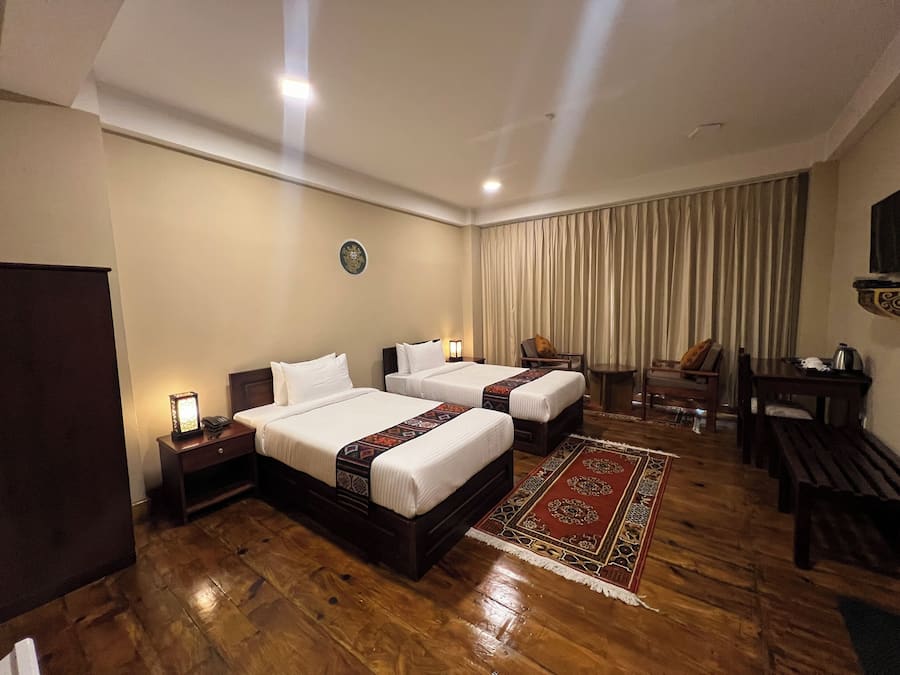 Kamar Double atau Twin Deluks | Meja kerja, ruang kerja ramah laptop, dan tirai kedap cahaya