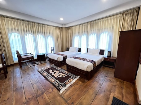 华丽双人房或双床房 | 办公桌、笔记本电脑工作区、遮光窗帘、隔音