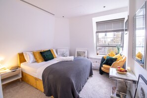 3 bedrooms, desk, iron/ironing board, travel cot - Marble Arch Penthouse 70, Best Location! (Greater London)