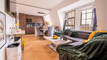 Smart TV, books, stereo