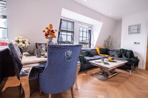 Smart TV, books, stereo - Marble Arch Penthouse 71, Best Location! (Greater London)