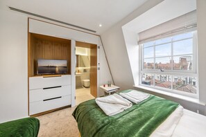 2 bedrooms, desk, iron/ironing board, WiFi - Marble Arch Penthouse 75 Best Location! (Greater London)