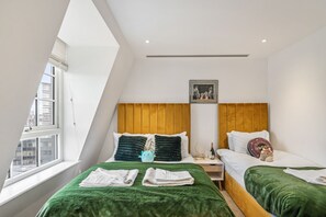 2 soverom, skrivebord, strykejern/-brett og wi-fi
