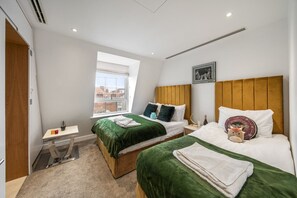2 bedrooms, desk, iron/ironing board, WiFi