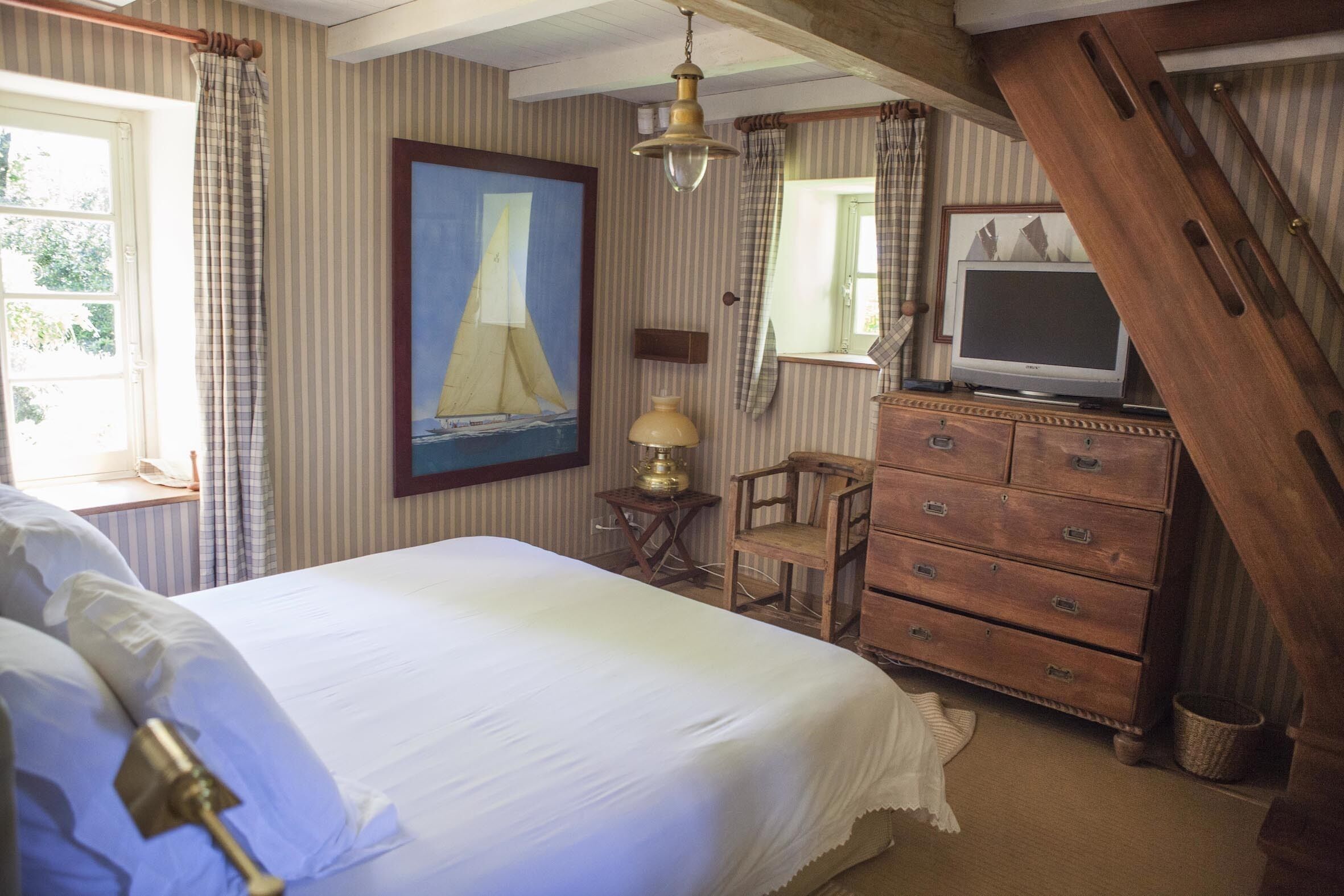 La Maison Bleue on the Aven River