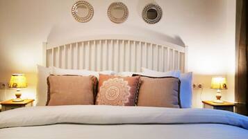 1 bedroom, desk, iron/ironing board, WiFi