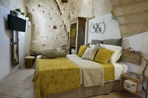 2 bedrooms, desk, free WiFi, bed sheets - geco green (Matera)