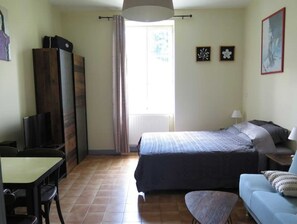 1 makuuhuone, silitysrauta/-lauta, vauvan matkasänky, ilmainen Wi-Fi