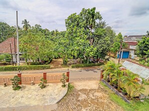 Garden - OYO 90945 Arizon Kost (Jambi)
