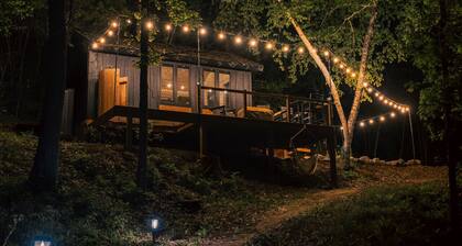 New! Tiny House Couples Retreat, Outdoor Shower